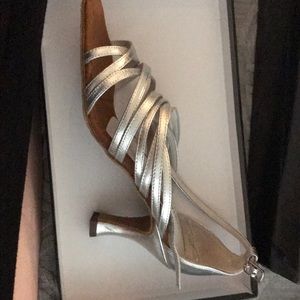 Silver shoes. Wedding/Gala/Prom heels